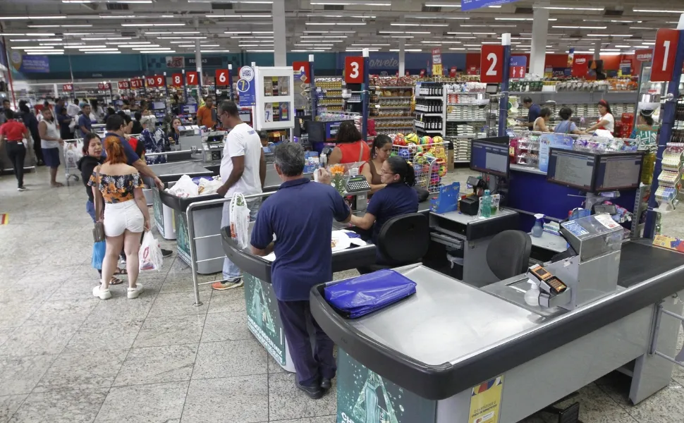 Supermercados do ES querem voltar a abrir aos domingos, mas esbarra em falta de mão-de-obra