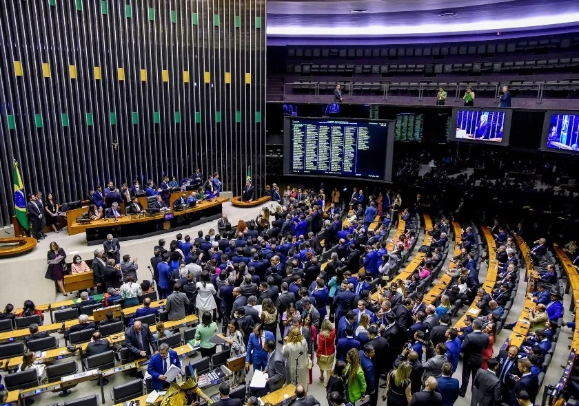 Renovação da Câmara federal chegou a 35%; veja nova composição da Casa