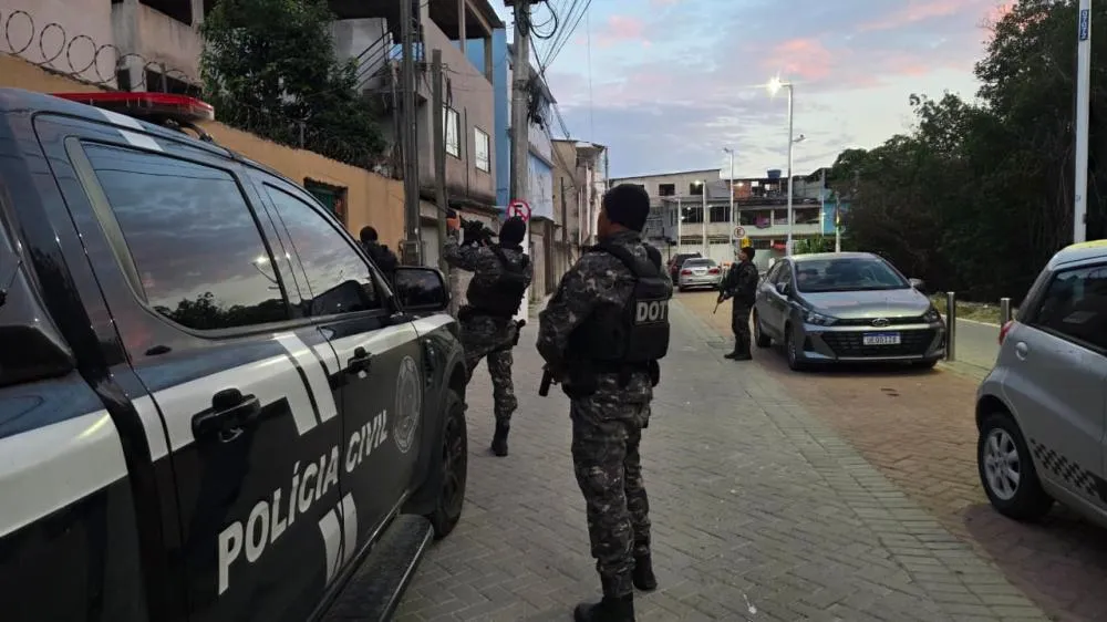 Polícia Civil prende mais de 20 pessoas ligadas á facção em Vitória