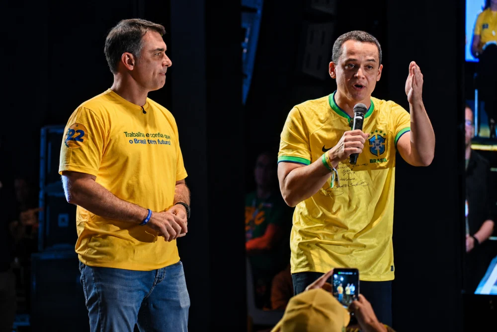 Flávio Bolsonaro, Nikolas Ferreira e Tarcísio de Freitas vêm a Vitória para evento com Pazolini