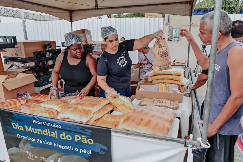 Campanha vai trocar pães por garrafas pets e recicláveis em São Gabriel da Palha e outras 6 cidades do ES