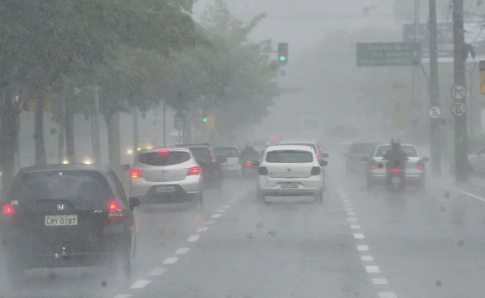Tempestade, vento e granizo: Inmet emite alertas para cidades do ES