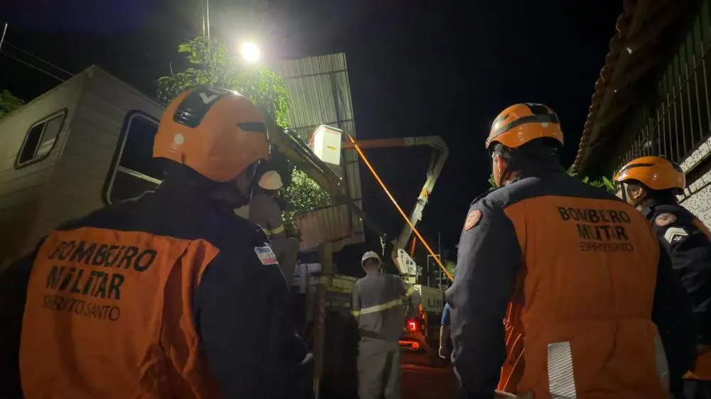 Telhado de residência é arrancado durante ventania em bairro de São Gabriel da Palha