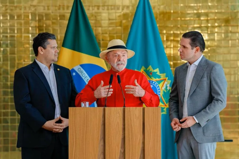 Após reeleição, Lula recebe Hugo Motta e Davi Alcolumbre para tratar sobre relação com o Congresso Nacional