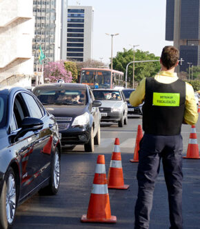 Senado vai avaliar projeto que garante livre estacionamento a oficiais de Justiça
