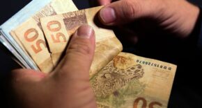 Áudio: Salário mínimo deve subir para R$ 1.717 em 2027, prevê governo