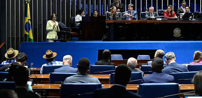 Sessão dos 66 anos de Brasília tem memórias e cobranças pelo BRB-Master