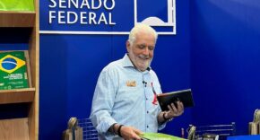 Livraria do Senado vende quase 10 mil livros na Bienal da Bahia