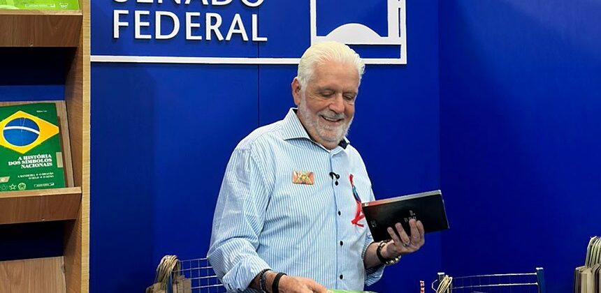 Livraria do Senado vende quase 10 mil livros na Bienal da Bahia