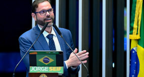 Seif destaca projetos de exclusividade a mulheres do ‘sexo biológico feminino’