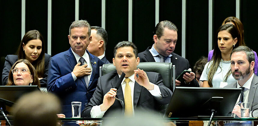 Davi retira trechos de veto à dosimetria de penas; decisão divide parlamentares