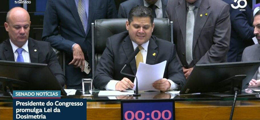 Vídeo: Presidente do Congresso promulga Lei da Dosimetria