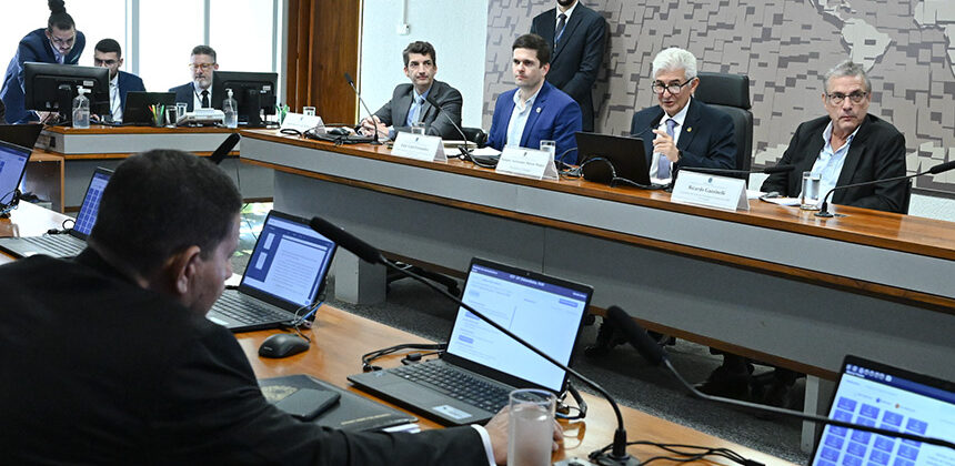 Vacinas: debatedores afirmam que país precisa estar preparado para novas pandemias